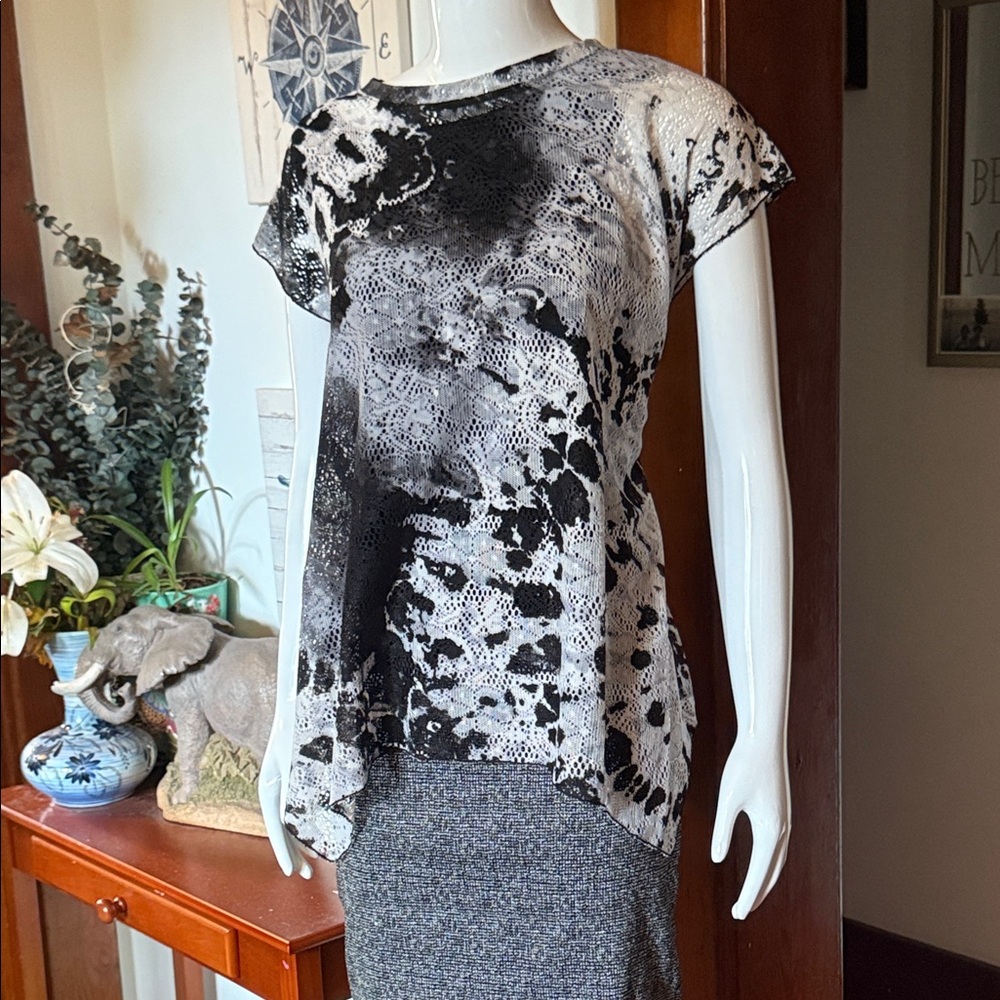 NWT northern reflections size small Elegant Black and White Lace Women's Top 2pc